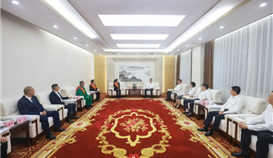 樂山新聞網(wǎng)5月7日報道：趙波趙迎春賴淑芳黃平林會見我市受表彰的全國全省勞動模范和先進工作者代表